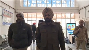 ਗੁਰਦਾਸਪੁਰ ਡੀਸੀ ਦਫ਼ਤਰ ਵਿੱਚ 3 ਬੰਬ ਹੋਣ ਦੀ ਈਮੇਲ ਮਿਲਣ ਪਿੱਛੋਂ ਸੁਰੱਖਿਆ ਬਲਾਂ ਨੂੰ ਪਈ ਭਾਜੜ