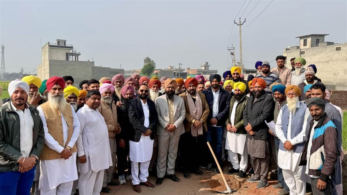 ਸੜਕਾਂ ਦੀ ਉਸਾਰੀ ਦਾ ਕੰਮ ਸ਼ੁਰੂ ਕਰਵਾਇਆ