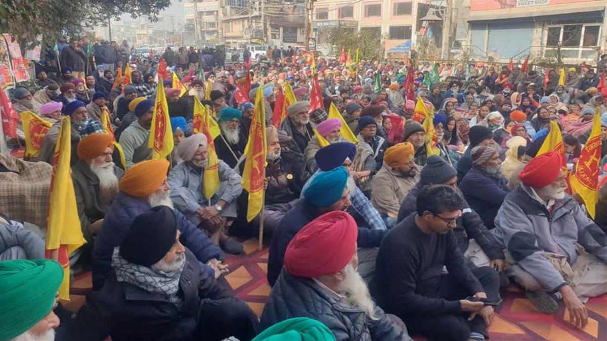 ਵੱਖ-ਵੱਖ ਜਥੇਬੰਦੀਆਂ ਨੇ ਡੀਸੀ ਦਫ਼ਤਰ ਅੱਗੇ ਦਿੱਤਾ ਧਰਨਾ