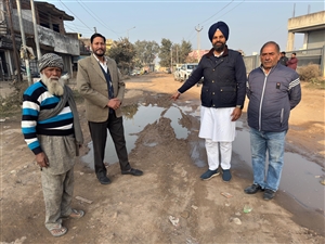 ਸੜਕਾਂ ’ਚ ਖੱਡੇ ਹੀ ਖੱਡੇ, ਵਿਕਾਸ ਸਿਰਫ਼ ਕਾਗਜ਼ਾਂ ’ਚ : ਲਾਲਪੁਰਾ
