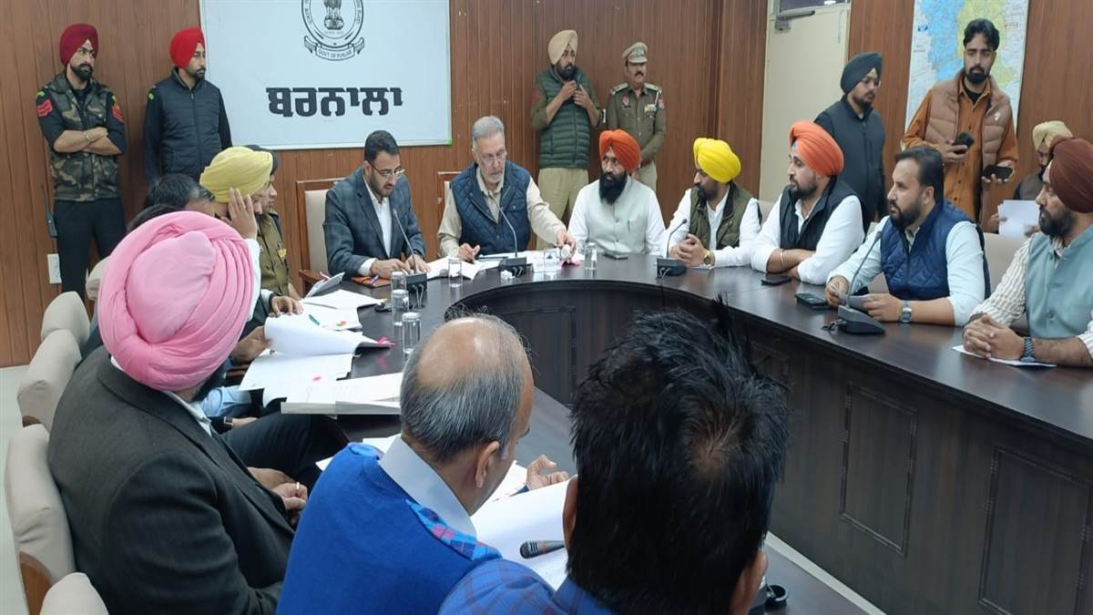 ਬਰਨਾਲਾ ’ਚ ਰੋਜ਼ਾਨਾ 21 ਕੈਂਪਾਂ ਰਾਹੀਂ ਬਣਾਏ ਜਾ ਰਹੇ ਹਨ ਸਿਹਤ ਕਾਰਡ: ਡਾ . ਬਲਬੀਰ ਸਿੰਘ