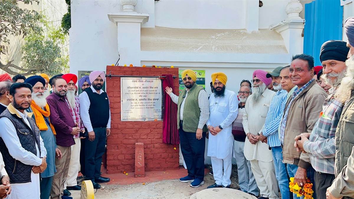 2.36 ਕਰੋੜ ਦੀ ਲਾਗਤ ਵਾਲੇ ਵਿਕਾਸ ਕਾਰਜਾਂ ਦਾ ਵਿਧਾਇਕ ਰੰਧਾਵਾ ਨੇ ਰੱਖਿਆ ਨੀਂਹ ਪੱਥਰ