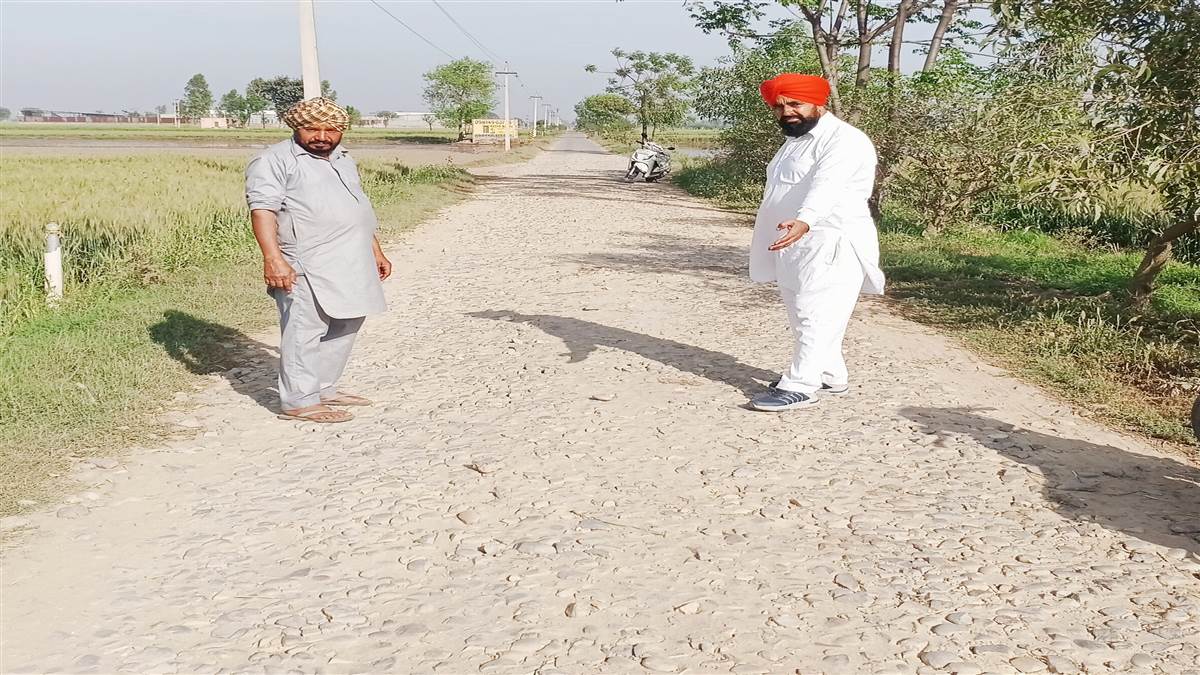 ਪੰਜ ਮਹੀਨੇ ਬੀਤੇ ਪਰ ਡੇਢ ਕਿਲੋਮੀਟਰ ਸੜਕ ਨਾ ਬਣੀ, ਰਾਹਗੀਰ ਪਰੇਸ਼ਾਨ
