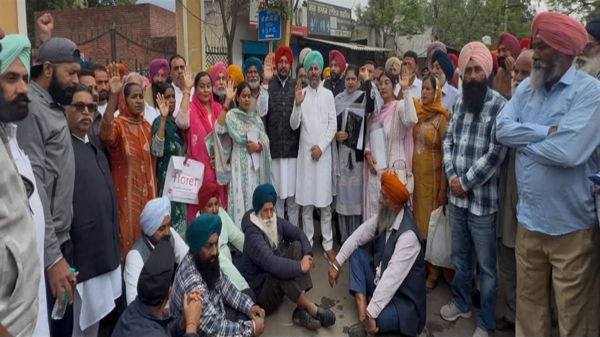 ਵਿਧਾਇਕ ਰਾਣਾ ਇੰਦਰ ਪ੍ਰਤਾਪ ਸਿੰਘ ਵੱਲੋਂ ਧਰਨਾ