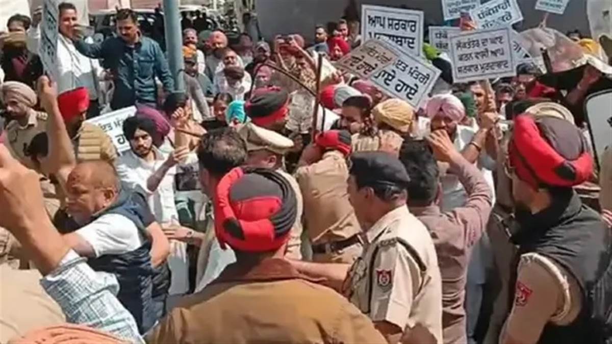 ਪੰਜਾਬ ਦੇ ਸਾਬਕਾ ਮੰਤਰੀ ਕੋਟਲੀ ਸਣੇ ਕਈ ਪੁਲਿਸ ਹਿਰਾਸਤ 'ਚ, ਬਲਾਕ ਕਮੇਟੀ ਦੀਆਂ ਚੋਣਾਂ ਦੇ ਵਿਰੋਧ 'ਚ ਖੰਨਾ 'ਚ ਮਾਹੌਲ ਤਣਾਅਪੂਰਨ