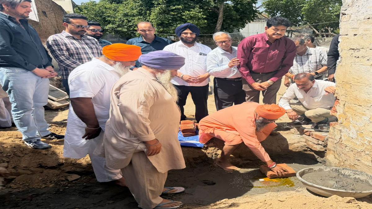 ਅਨੰਤ ਕੁਟੀਆ ’ਚ ਕਮਰੇ ਲਈ ਸਾਮਾਨ ਭੇਟ ਕੀਤਾ
