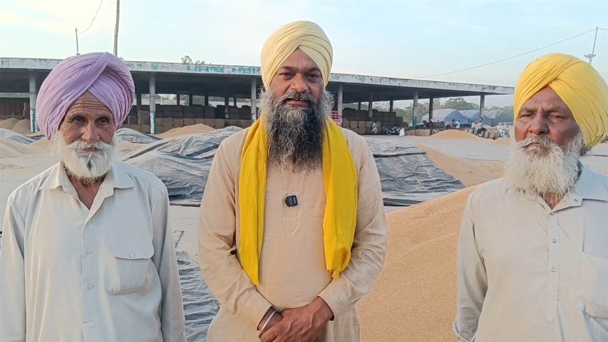 ਅਨਾਜ ਮੰਡੀ ਤੋਂ ਕਿਸਾਨਾਂ ਦੀ ਫਸਲ ਹੋ ਰਹੀ ਚੋਰੀ, ਔਰਤਾਂ ਤੇ ਬੱਚਿਆਂ ਦਾ ਝੁੰਡ ਭਰ ਰਹੇ ਬੋਰੀਆਂ