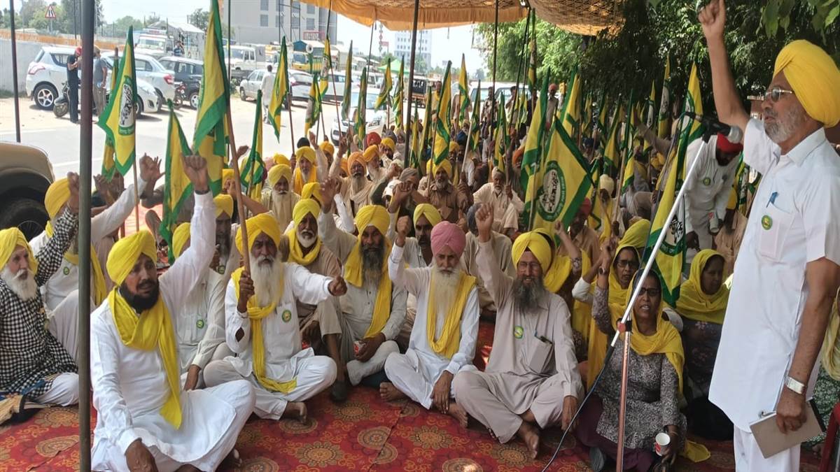 ਕਣਕ ਦੀ ਖਰੀਦ ਨਾ ਹੋਣ ਕਾਰਨ ਮੋਗਾ ’ਚ ਕਿਸਾਨਾਂ ਵੱਲੋਂ ਪ੍ਰਦਰਸ਼ਨ