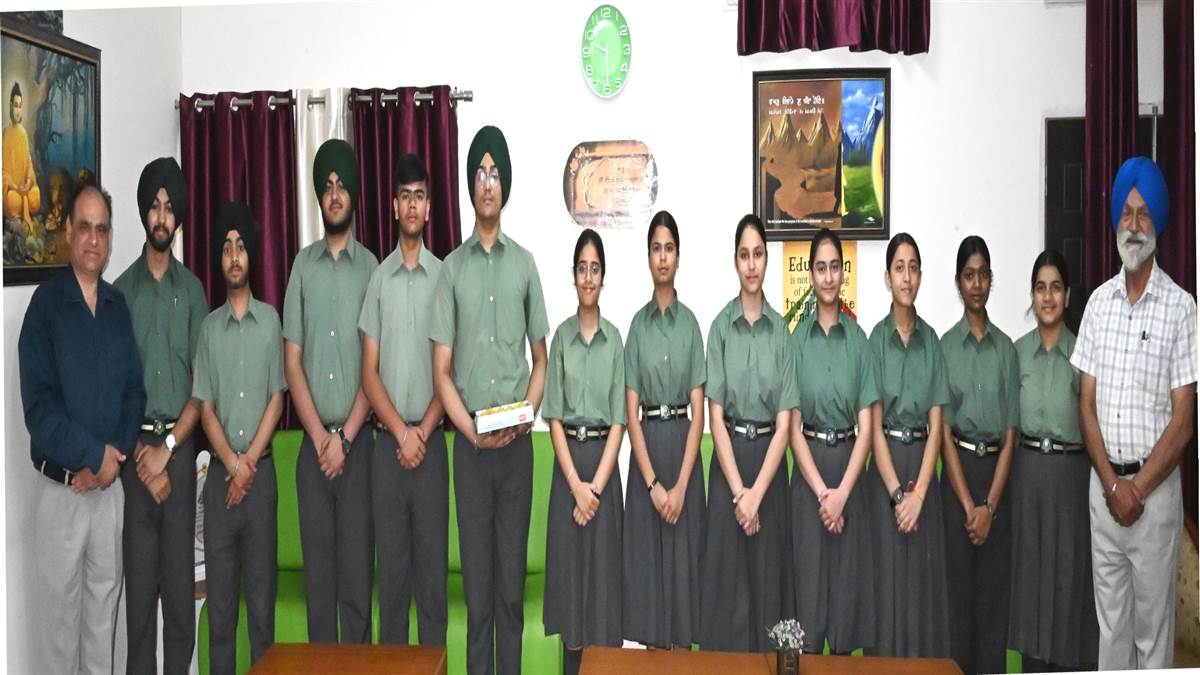 ਐੱਸਏਐੱਸ ਅਕੈਡਮੀ ਨੇ ਵਧੀਆ ਅੰਕ ਲੈਣ ਵਾਲੇ ਵਿਦਿਆਰਥੀ ਸਨਮਾਨੇ