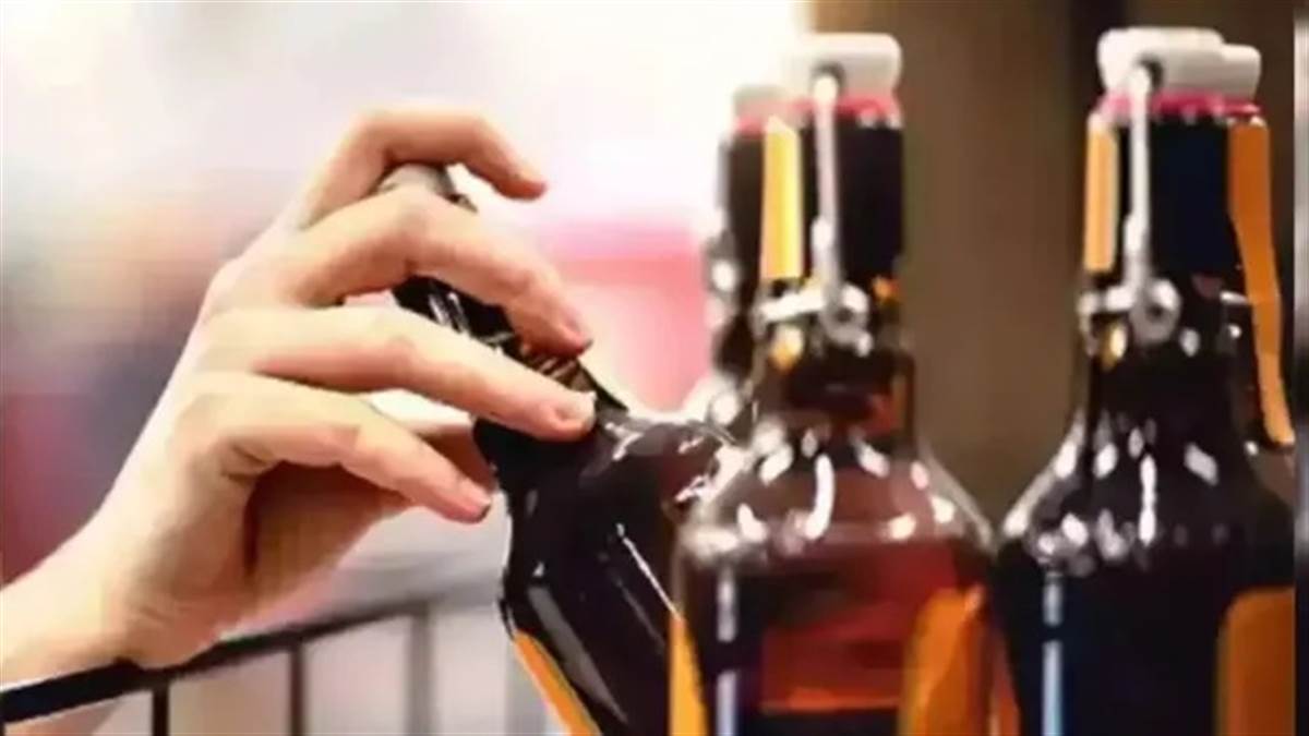 ਸ਼ਰਾਬ ਭਰ ਰਹੀ ਹੈ ਖ਼ਜ਼ਾਨਾ: 4500 ਕਰੋੜ ਦਾ ਨਵਾਂ ਮਾਲੀਆ ਟੀਚਾ, 26 ਦੁਕਾਨਾਂ ਸਰਕਾਰ ਖ਼ੁਦ ਚਲਾਏਗੀ; ਕੀ ਹੋਰ ਮਹਿੰਗੀ ਹੋਵੇਗੀ ਸ਼ਰਾਬ?