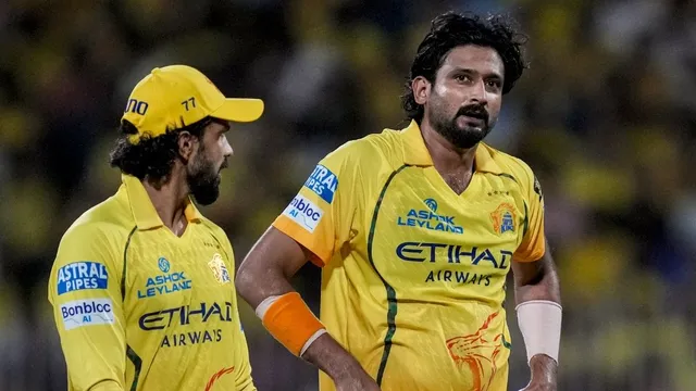 IPL 2026 ਦੇ ਵਿਚਾਲੇ CSK ਨੂੰ ਲੱਗਿਆ ਵੱਡਾ ਝਟਕਾ : 4.8 ਕਰੋੜ ਦਾ ਪ੍ਰਮੁੱਖ ਤੇਜ਼ ਗੇਂਦਬਾਜ਼ ਲੀਗ ਤੋਂ ਹੋ ਸਕਦਾ ਹੈ ਬਾਹਰ