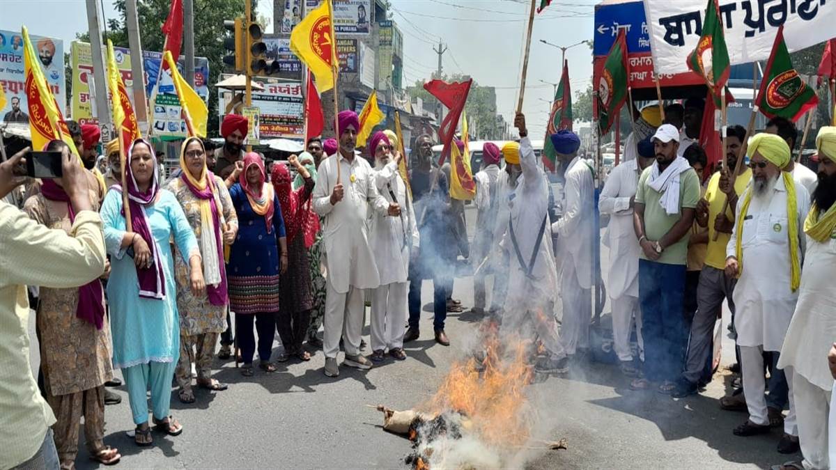 ਕਿਸਾਨ ਜਥੇਬੰਦੀਆਂ ਨੇ ਬੀਜੀਪੀ ਤੇ ਗਵਰਨਰ ਪੰਜਾਬ ਦੇ ਫੂਕੇ ਪੁਤਲੇ