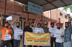 ਸਿਟੀ ਸਰਕਲ ਦੇ ਸੁਵਿਧਾ ਕੇਂਦਰ ਨੂੰ ਤਾਲਾ ਲੱਗਿਆ, ਵਿਭਾਗੀ ਖਪਤਕਾਰ ਹੋਏ ਨਿਰਾਸ਼