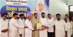 ਗ੍ਰਾਮ ਪੰਚਾਇਤ ਨੇ ਸਵੱਛਤਾ ਤੇ ਸਮਾਜ ਸੇਵਾ ਦਾ ਦਿੱਤਾ ਸੰਦੇਸ਼