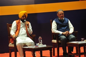 CM Mann ਦਾ ਵੱਡਾ ਫ਼ੈਸਲਾ: ਮਹਿਲਾ ਕਰਮਚਾਰੀਆਂ ਨੂੰ ਵੱਡੀ ਰਾਹਤ, ਰੋਜ਼ਾਨਾ ਡਿਊਟੀ ਖ਼ਤਮ ਕਰਕੇ ਜਾ ਸਕਣਗੀਆਂ ਘਰ
