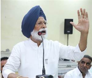 ਕਾਦੀਆਂ ਨਗਰ ਕੌਂਸਲ ਪ੍ਰਧਾਨ ਦੀ ਚੋਣ ਦੌਰਾਨ ਵਾਪਰੀ ਹਿੰਸਕ ਘਟਨਾ ਲੋਕਤੰਤਰ ਦੀ ਹੱਤਿਆ : ਡਾ. ਅਮਰ ਸਿੰਘ, ਪ੍ਰਤਾਪ ਸਿੰਘ ਬਾਜਵਾ ਨੇ ਵੀ ਪੁਲਿਸ 'ਤੇ ਲਗਾਏ ਪੱਖਪਾਤ ਦੇ ਦੋਸ਼