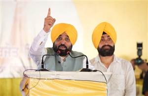 ਭਗਵੰਤ ਮਾਨ ਨੇ ਕਾਂਗਰਸ ਤੇ ਅਕਾਲੀ ਦਲ ਨੂੰ ਲਿਆ ਲੰਮੇਂ ਹੱਥੀਂ, ਕਿਹਾ-ਦੋਵਾਂ ਪਾਰਟੀਆਂ ਨੇ ਪੰਜਾਬ ਨੂੰ ਲੁੱਟਿਆ