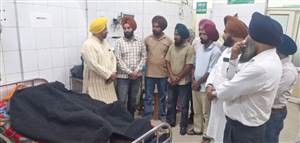 ਮਨਰੇਗਾ ਵਰਕਰਾਂ ’ਤੇ ਪੁਲਿਸ ਵੱਲੋਂ ਕੀਤੀ ਕੁੱਟਮਾਰ ਲੋਕਤੰਤਰ ਲਈ ਸ਼ਰਮਨਾਕ: ਨਾਗਰਾ, ਸੀਨੀਅਰ ਕਾਂਗਰਸੀ ਆਗੂ ਨੇ ਜ਼ਖ਼ਮੀ ਵਰਕਰਾਂ ਦਾ ਸਿਵਲ ਹਸਪਤਾਲ ਖੰਨਾ ਪਹੁੰਚ ਕੇ ਜਾਣਿਆ ਹਾਲ-ਚਾਲ