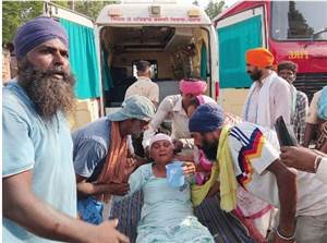 ਉਦਾਸੀ ਦੇ ਕੰਮੀਆਂ ਦੇ ਵਿਹੜੇ ਦੀਆਂ ਔਰਤਾਂ ਨੇ ਪਾਣੀ ਵਾਲੀ ਟੈਂਕੀ ’ਤੇ ਲਾਇਆ ਪੱਕਾ ਡੇਰਾ, ਗਰਮੀ ਕਾਰਨ ਪਾਣੀ ਦੀ ਟੈਂਕੀ ’ਤੇ ਚੜ੍ਹੀ ਔਰਤ ਹੋਈ ਬੇਹੋਸ਼