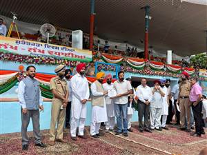 ਆਜ਼ਾਦੀ ਦਿਵਸ ਮੌਕੇ ‘ਯੁੱਧ ਨਸ਼ਿਆਂ ਵਿਰੁੱਧ’ ਟੀਮ ਦੇ ਮੈਂਬਰ ਸਨਮਾਨਿਤ
