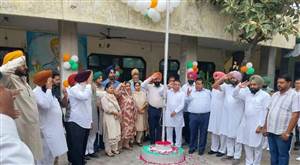 ਆਜ਼ਾਦੀ ਦਿਹਾੜੇ ਮੌਕੇ ਹਲਕਾ ਸਾਹਨੇਵਾਲ ’ਚ ਵੱਖ-ਵੱਖ ਥਾਵਾਂ ’ਤੇ ਤਿਰੰਗਾ ਲਹਿਰਾਇਆ
