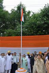 ਮੇਅਰ ਇੰਦਰਜੀਤ ਕੌਰ ਨੇ ਸਰਾਭਾ ਨਗਰ ’ਚ ਲਹਿਰਾਇਆ ਤਿਰੰਗਾ
