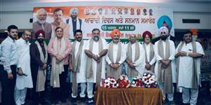 ਐਡਵੋਕੇਟ ਸਿੱਧੂ ਦੀ ਅਗਵਾਈ ’ਚ ਭਾਜਪਾ ਦੇ ਨਵੇਂ ਅਹੁਦੇਦਾਰ ਸਨਮਾਨਿਤ