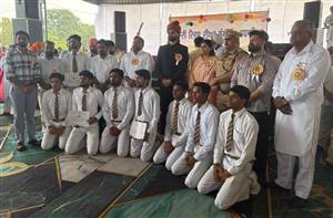 ਆਜ਼ਾਦੀ ਦਿਵਸ ’ਤੇ ਹੋਣਹਾਰ ਵਿਦਿਆਰਥੀਆਂ ਨੂੰ ਕੀਤਾ ਸਨਮਾਨਿਤ