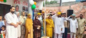 ਲੌਂਗੋਵਾਲ ’ਚ ਪ੍ਰਧਾਨ ਰਛਪਾਲ ਕੌਰ ਢਿੱਲੋਂ ਨੇ ਫਹਿਰਾਇਆ ਤਿਰੰਗਾ