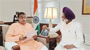 Fatehgarh Sahib News : MP ਡਾ. ਅਮਰ ਸਿੰਘ ਨੇ ਕੇਂਦਰੀ ਮੰਤਰੀ ਨਿਤਿਨ ਗਡਕਰੀ ਨਾਲ ਕੀਤੀ ਮੁਲਾਕਾਤ, ਹਲਕੇ ਦੀਆਂ ਸੜਕਾਂ ਤੇ ਮਾਰਗਾਂ ਨਾਲ ਸਬੰਧਤ ਮੰਗਾਂ ’ਤੇ ਕੀਤੀ ਚਰਚਾ