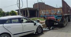 Road Accident : ਤਰਨਤਾਰਨ ’ਚ ਸਰਵਿਸ ਲੇਨ ’ਤੇ ਖੜ੍ਹੇ ਟਰੱਕ ’ਚ ਵੱਜੀ ਕਾਰ, ਦੋ ਨੌਜਵਾਨਾਂ ਦੀ ਮੌਤ