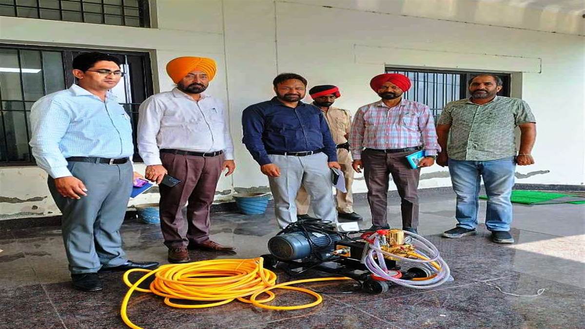 ਹੜ੍ਹਾਂ ਦਾ ਪਾਣੀ ਉਤਰਨ ਤੋਂ ਬਾਅਦ ਪਿੰਡਾਂ ਨੂੰ ਸਾਫ-ਸੁਥਰਾ ਬਣਾਉਣ ਲਈ ਕਾਰਜ ਸ਼ੁਰੂ