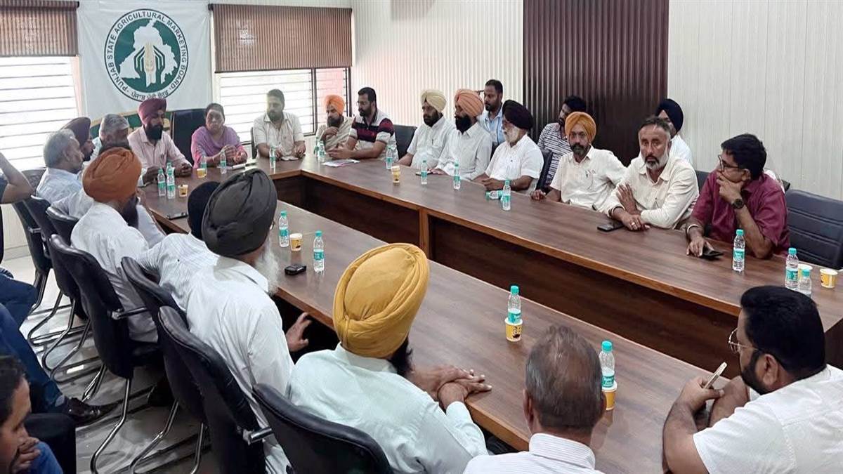 ਚੇਅਰਪਰਸਨ ਤੇ ਸਕੱਤਰ ਨੇ ਝੋਨੇ ਦੇ ਖਰੀਦ ਪ੍ਰਬੰਧਾਂ ਸਬੰਧੀ ਕੀਤੀ ਮੀਟਿੰਗ