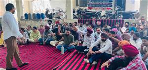 ਪਟਵਾਰੀਆਂ ਨੇ ਮੰਗਾਂ ਦੇ ਹੱਲ ਲਈ ਕੰਮਕਾਜ ਛੱਡ ਲਗਾਇਆ ਧਰਨਾ