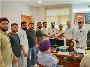 ਕੱਚੇ ਸੀਵਰਮੈਨਾਂ ਨੂੰ ਤਨਖ਼ਾਹਾਂ ਨਾ ਮਿਲਣ ’ਤੇ ਦਿੱਤਾ ਧਰਨਾ