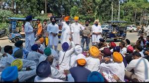 ਬਿਜਲੀ ਕੱਟਾਂ ਵਿਰੁੱਧ ਧਾਰੀਵਾਲ ਵਿੱਚ ਅਕਾਲੀ ਵਰਕਰਾਂ ਦਾ ਧਰਨਾ