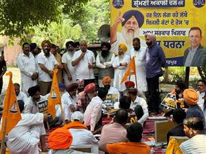 ਅਣਐਲਾਨੇ ਬਿਜਲੀ ਕੱਟਾਂ ਵਿਰੁੱਧ ਅਕਾਲੀ ਦਲ ਨੇ ਲਗਾਇਆ ਧਰਨਾ