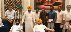 ਮੁੰਡੀਆਂ ਵੱਲੋਂ ਕੈਂਪ ’ਚ ਪੰਚਾਇਤਾਂ ਨੂੰ ਵੰਡੇ ਵਿਕਾਸ ਚੈੱਕ