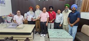 ਪੈਨਸ਼ਨਰਜ਼ ਐਸੋਸੀਏਸ਼ਨ ਦਾ ਵਫ਼ਦ ਐੱਸਐੱਮਓ ਨੂੰ ਮਿਲਿਆ