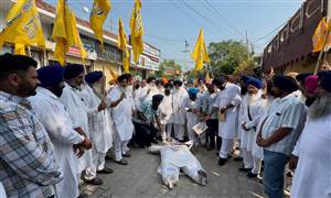 ਮੋਗਾ ’ਚ ਸ਼੍ਰੋਮਣੀ ਅਕਾਲੀ ਦਲ ਵੱਲੋਂ ਰੋਸ ਪ੍ਰਦਰਸ਼ਨ,  ਬਿਜਲੀ ਦੇ ਲੱਗ ਰਹੇ ਅਣਐਲਾਨੇ ਕੱਟਾਂ ਨੂੰ ਲੈ ਕੇ ਸਰਕਾਰ ਖ਼ਿਲਾਫ਼ ਕੀਤੀ ਨਾਅਰੇਬਾਜ਼ੀ