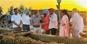 ਏਡੀਸੀ ਵੱਲੋਂ ਪਿੰਡ ਭੈਣੀ ਜੱਸਾ ਵਿਖੇ ਗੱਤਾ ਫੈਕਟਰੀ ਦਾ ਦੌਰਾ