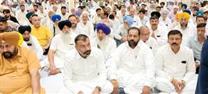 ਮਾਤਾ ਕੈਲਾਸ਼ਵੰਤੀ ਦੀਆਂ ਯਾਦਾਂ ਨੂੰ ਨਮ ਅੱਖਾਂ ਨਾਲ ਸ਼ਰਧਾਂਜਲੀ, ਸ਼ਰਮਾ ਪਰਿਵਾਰ ਦੇ ਦੁੱਖ ’ਚ ਸ਼ਰੀਕ ਹੋਈਆਂ ਪ੍ਰਮੁੱਖ ਸ਼ਖ਼ਸੀਅਤਾਂ