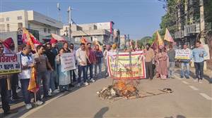 ਪੱਕੇ ਮੋਰਚੇ 'ਚ ਫੁੱਟਿਆ ਕੰਪਿਊਟਰ ਅਧਿਆਪਕਾਂ ਦਾ ਗੁੱਸਾ