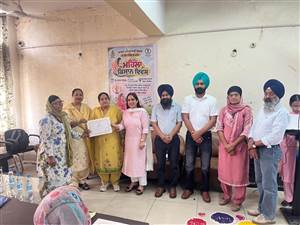 ਸਵੈ ਸਹਾਇਤਾ ਗਰੁੱਪਾਂ ਦੀਆਂ ਔਰਤਾਂ ਨੂੰ ਸਬਜ਼ੀਆਂ ਦੀਆਂ ਕਿੱਟਾਂ ਵੰਡੀਆਂ