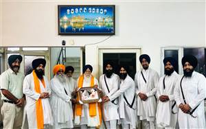 ਭਾਈ ਜਸਵੰਤ ਸਿੰਘ ਪਰਿਵਾਰ ਸਣੇ ਗੁਰਦੁਆਰਾ ਬੀੜ ਬਾਬਾ ਬੁੱਢਾ ਸਾਹਿਬ ਨਤਮਸਤਕ