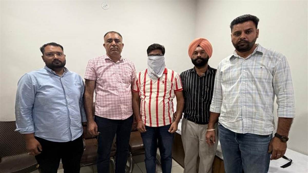 ਵਿਜੀਲੈਂਸ ਦਾ ਵੱਡਾ ਐਕਸ਼ਨ: ਜ਼ਮੀਨ ਦਾ ਇੰਤਕਾਲ ਚੜ੍ਹਾਉਣ ਬਦਲੇ 30 ਹਜ਼ਾਰ ਰੁਪਏ ਰਿਸ਼ਵਤ ਲੈਂਦਾ ਪਟਵਾਰੀ ਰੰਗੇ ਹੱਥੀਂ ਕਾਬੂ!