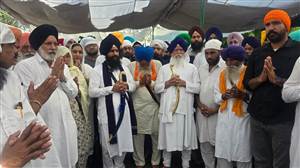 ਧਨੌਲਾ ਧਰਨੇ ’ਤੇ ਪਹੁੰਚੇ ਜਥੇਦਾਰ ਗੜਗੱਜ ਤੇ ਜਥੇਦਾਰ ਟੇਕ ਸਿੰਘ, ਪਰਵਿੰਦਰ ਝੋਟਾ ਦੇ ਪਿਤਾ ਨਾਲ ਸਾਂਝਾ ਕੀਤਾ ਦੁੱਖ