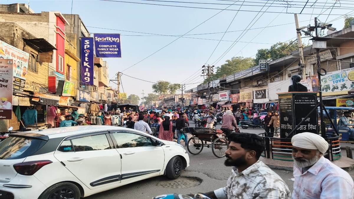 ਐੱਸਡੀਐੱਮ ਦੇ ਹੁਕਮਾਂ ਨੂੰ ਸਮਝਿਆ ਟਿੱਚ, ਲੱਗਿਆ ਸੰਡੇ ਬਾਜ਼ਾਰ