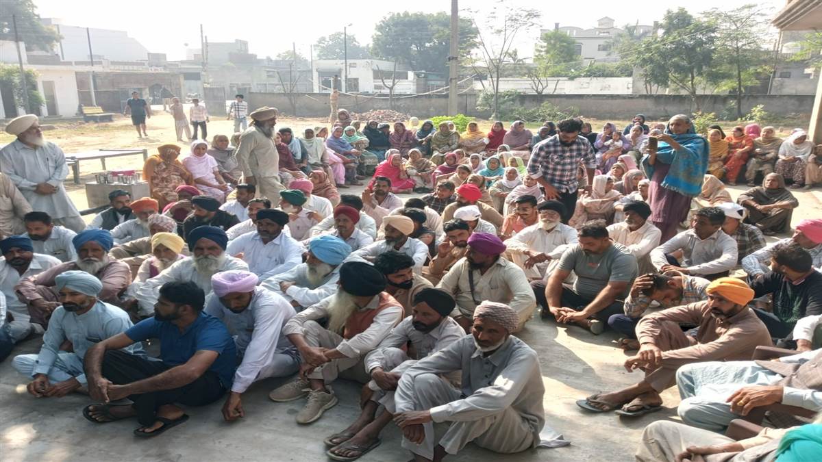 ਨੂੰਹ ਨੂੰ ਹਿੱਸਾ ਨਾ ਦੇਣ ’ਤੇ ਪਿੰਡ ਵਾਸੀਆਂ ਨੇ ਲਾਇਆ ਧਰਨਾ