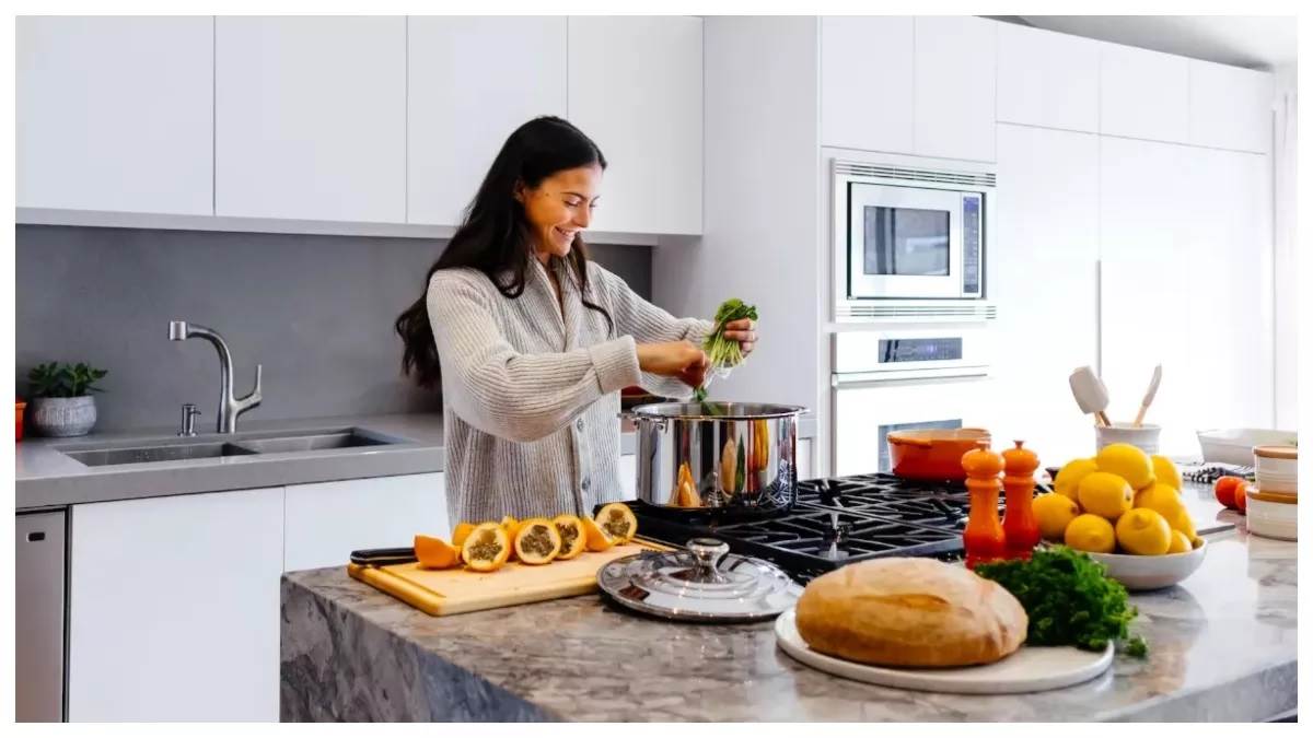 Vastu Tips : ਜੇ ਤੁਹਾਡੇ ਘਰ 'ਚ ਹੈ Open Kitchen ਤਾਂ ਕਰੋ ਇਹ 3 ਕੰਮ, ਨਹੀਂ ਲੱਗੇਗਾ ਵਾਸਤੂ ਦੋਸ਼